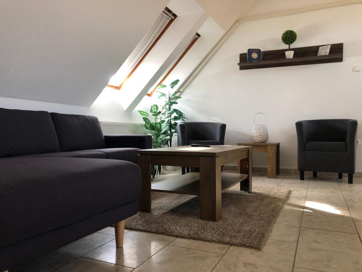 Mol-Ker-Vill Apartment Lenti Exterior photo