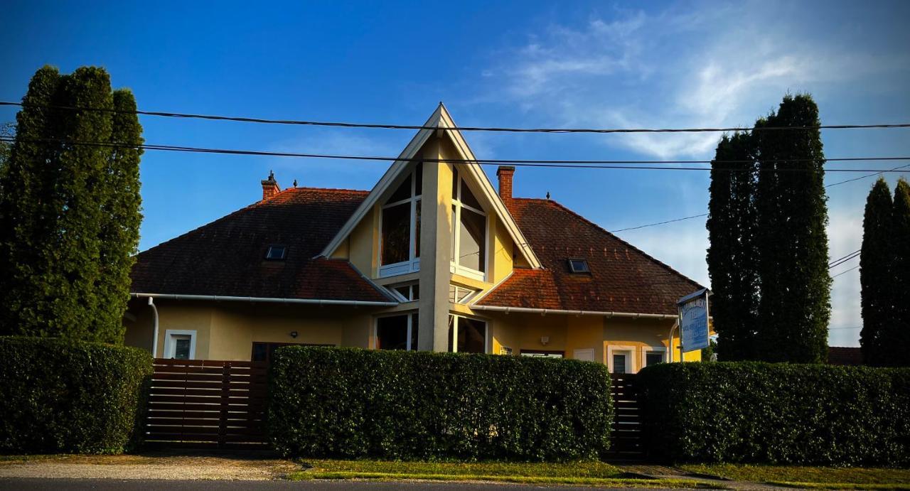 Mol-Ker-Vill Apartment Lenti Exterior photo