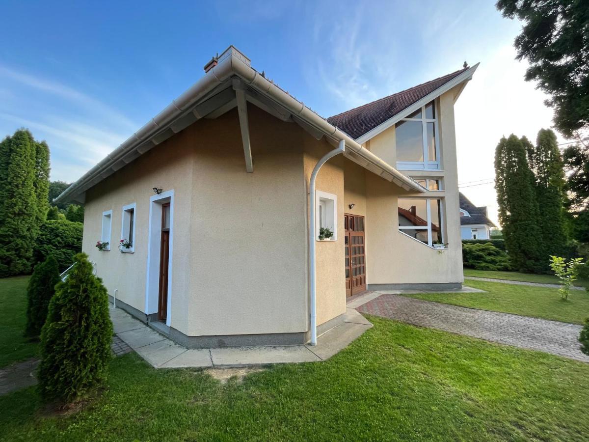 Mol-Ker-Vill Apartment Lenti Exterior photo